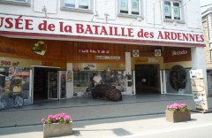 The "Museé de la Bataille des Ardennes" has many exhibit items about the British  forces in the Battle of the Bulge