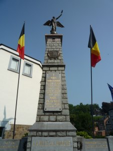 La Roche Memorial next to the bridge